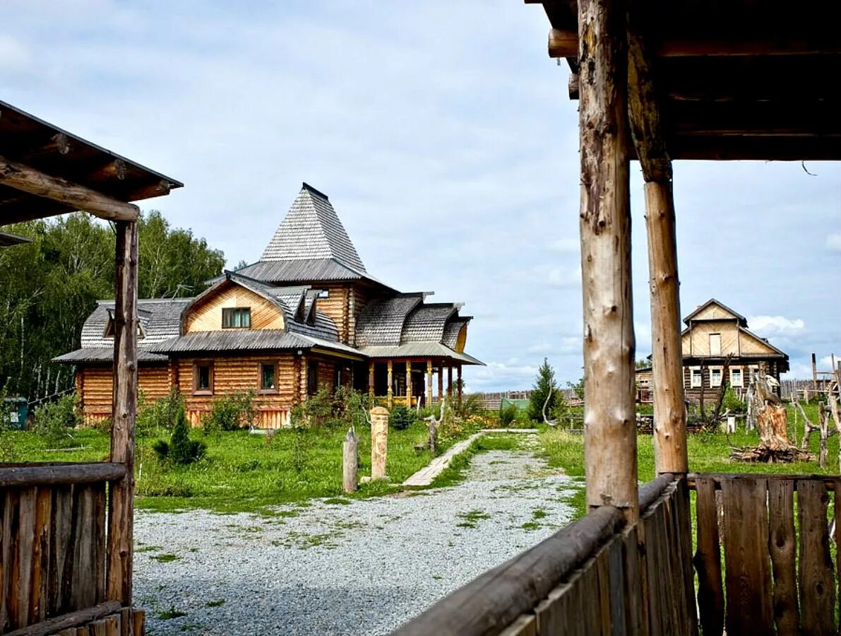 Деревня валищево славянский кремль. Сундаков виталий славянский терем. Славянский кремль виталия сундакова. Славянский кремль виталия сулдакова. Подольский кремль.