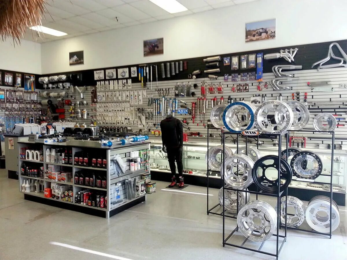 Витрины для магазина автозапчастей. Автозапчасти магазин автомобили. Магазин автозапчастей. Автозапчасти магазин автомобили. Магазин автозапчасией.