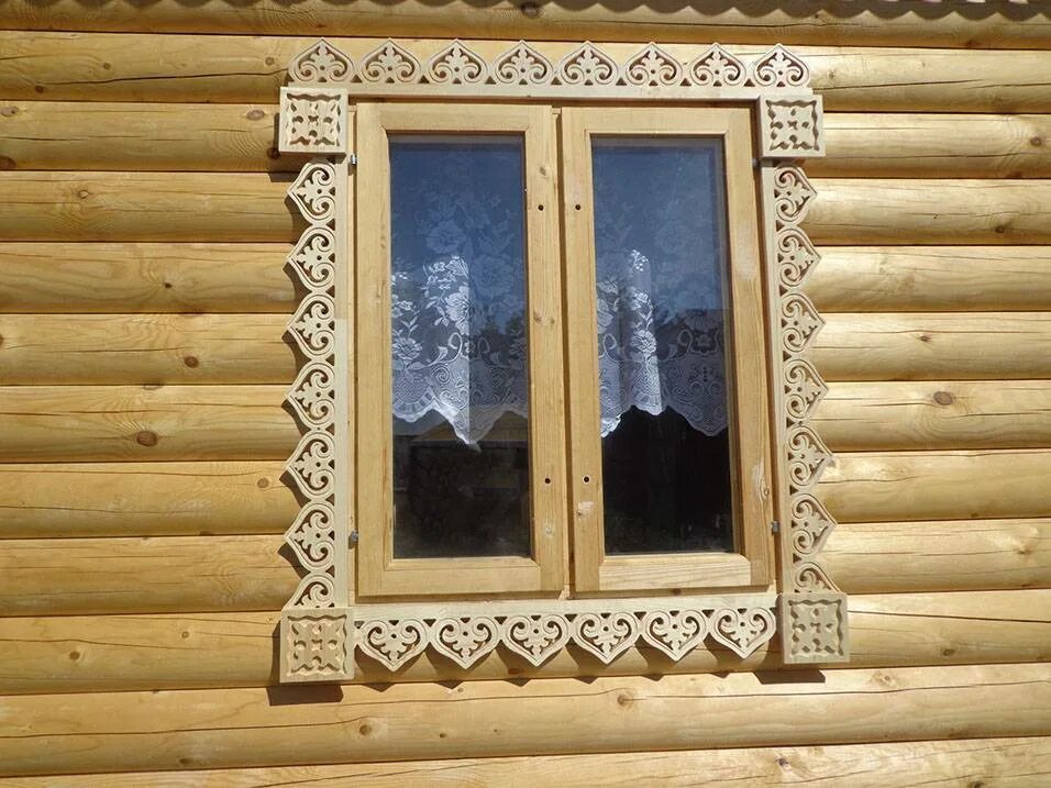 Купить окна в деревянный дом. Наличники на окна. Деревянные наличники. Наличники в деревянном доме. Наличники для окон из дерева.