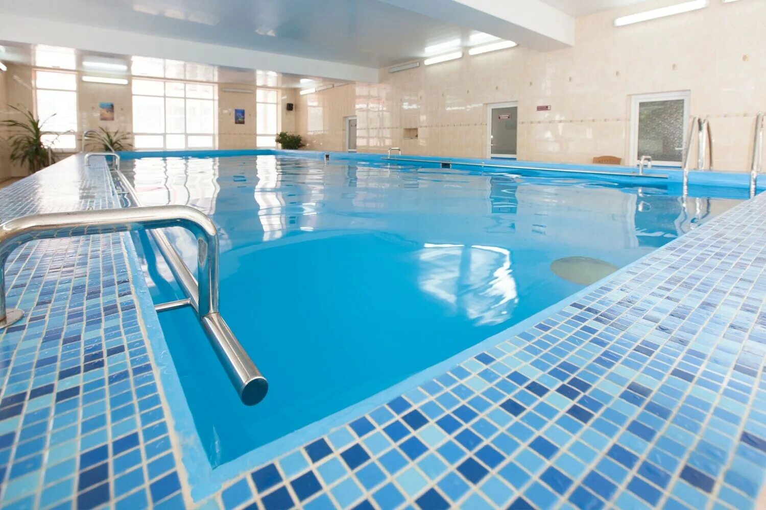 Санаторий источник ессентуки. Санаторий исток ессентуки. Санаторий нива бассейн. Санаторно-курортный комплекс русь в ессентуках. Казахстан ессентуки бассейн.