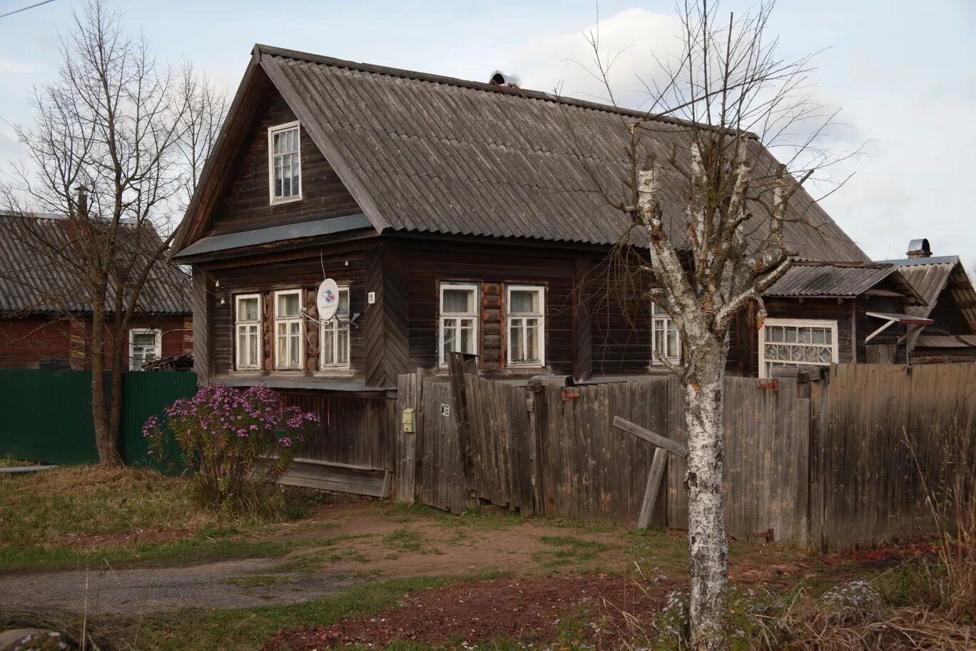 Холм новгород. Новгородская обл холм. Город холм Новгородской области. Новгородская область храм на Холме. Новгородская область Холмский район д Тухомичи.