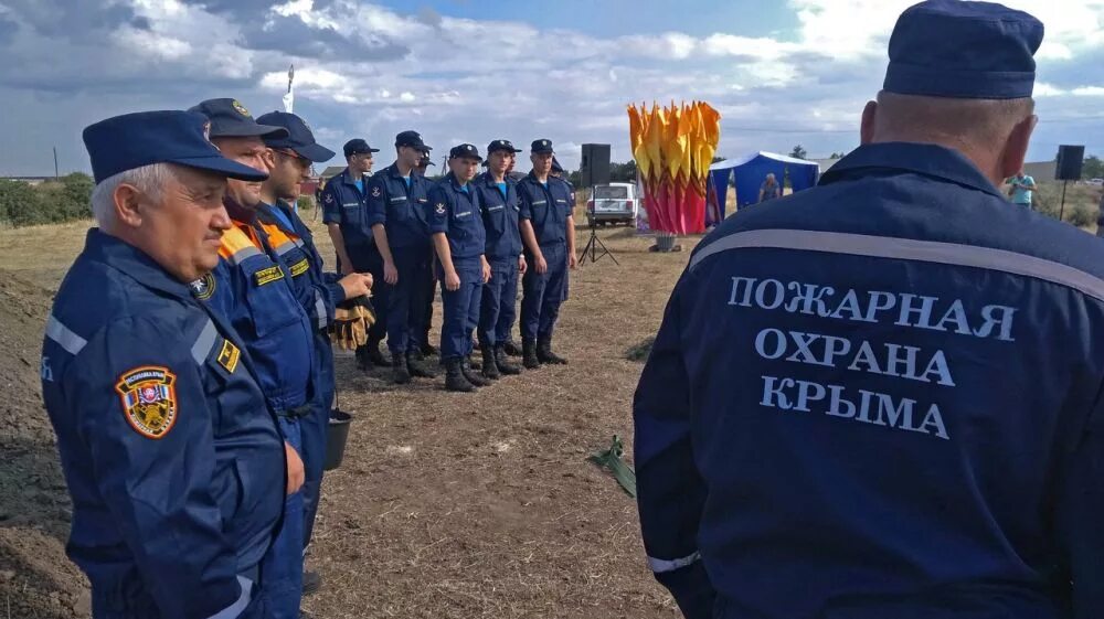 Погода на мчс в крыму. Мчс крым. Пожарная охрана республики крым. На пожаре казаки. Погода на мчс в крыму.