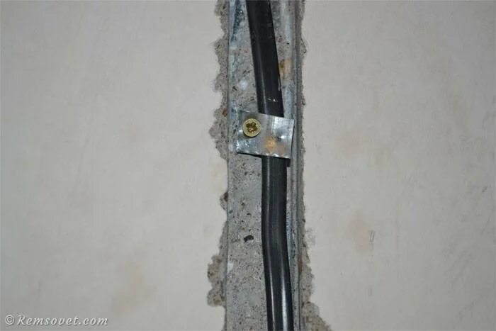 Можно ли уложить кабель в штробу