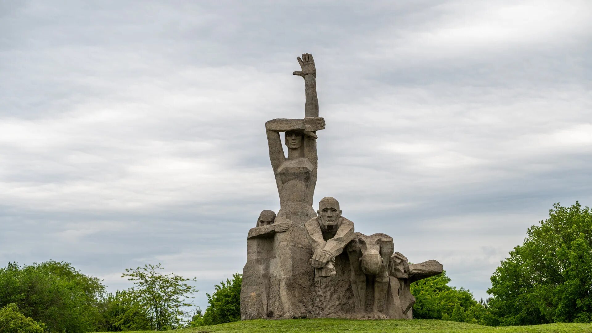 Змеевская балка ростов на дону. Мемориал Змиевская балка. Змиевская балка мемориал Ростовской. Змиевская балка памятник в Ростове. Памятник на Змиевской балке в Ростове на Дону.