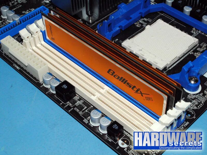 Memory channels. Dual channel a770е3. Оперативка Dual channel. Двухканальная Оперативная память ddr4. 2 Планки оперативной памяти в 4 слота.