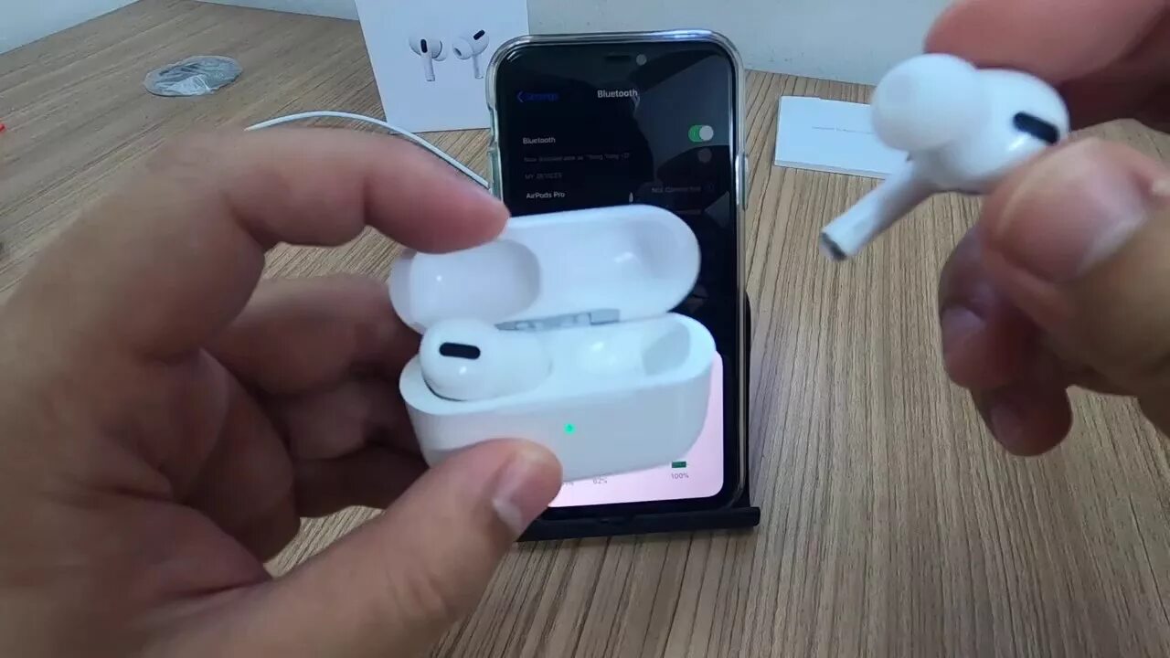 Airpods мигает зеленым. Индикатор аирподс 2. Индикатор на кейсе AIRPODS 2. Индикатор аирподс 3. Индикатор заряда AIRPODS Pro.