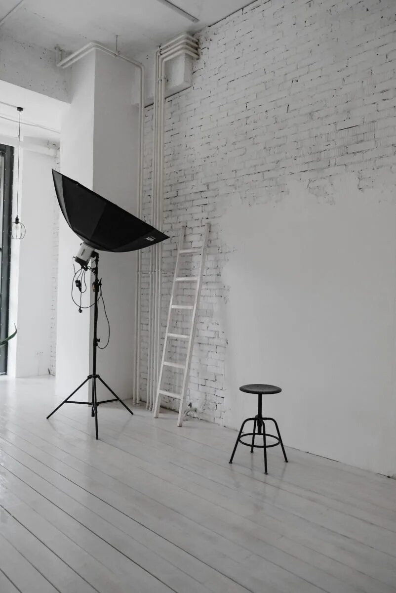 Студия спб фотостудия. Фотосессия в студии. оригинальные фотостудии. фотосессия в белой студии. фотостудия художника.