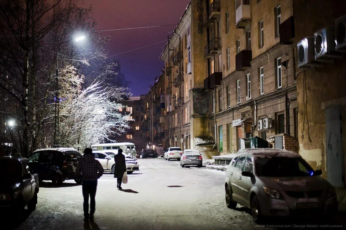 Streets rus. Зимняя улица. Зимние улицы России. Зима в России вечер город. Улица зимой Россия.