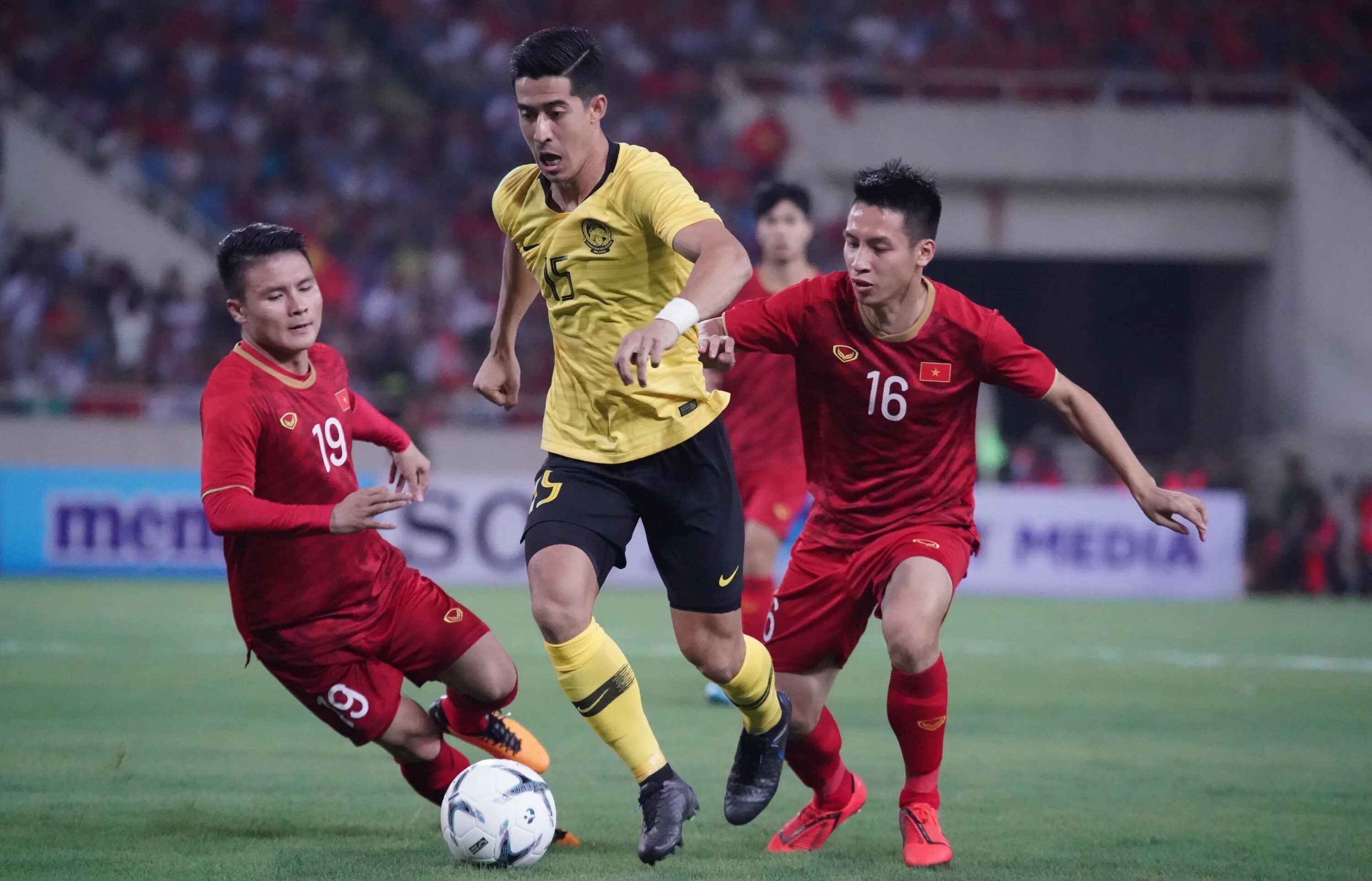 Chinese super league. Китайский футбол. Пекин гоань фк. Шанхай шэньхуа - шанхай порт. Футбол детский красивые фото.