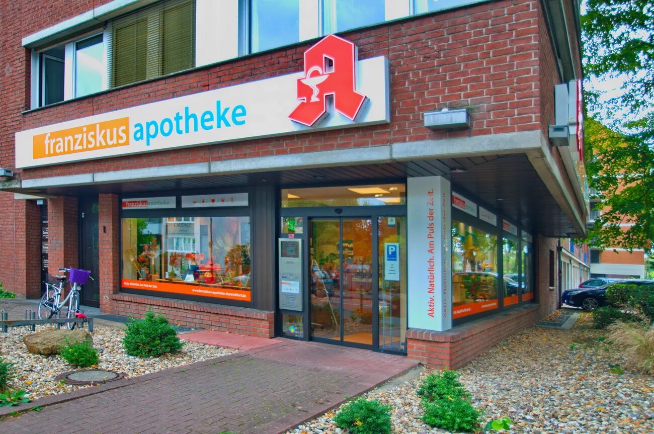 Аптека в Германии. Apotheke в Германии. Название аптек в Германии. Германские аптеки снаружи. Аптека германия купить