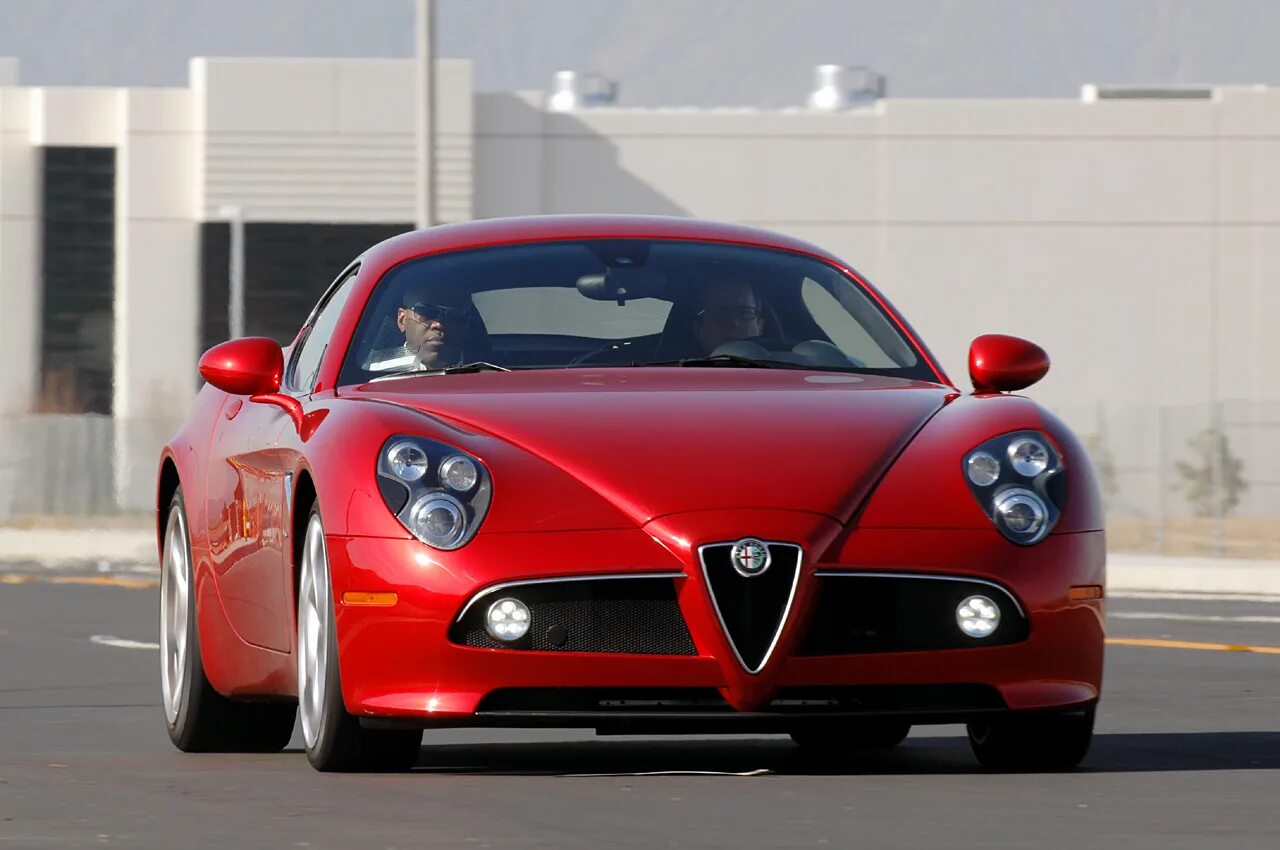 Альфа ромео трейлер. Alfa Romeo 8c. Альфа Ромео 8c Competizione. Альфа Ромео 8c. Alfa Romeo 8c 35.