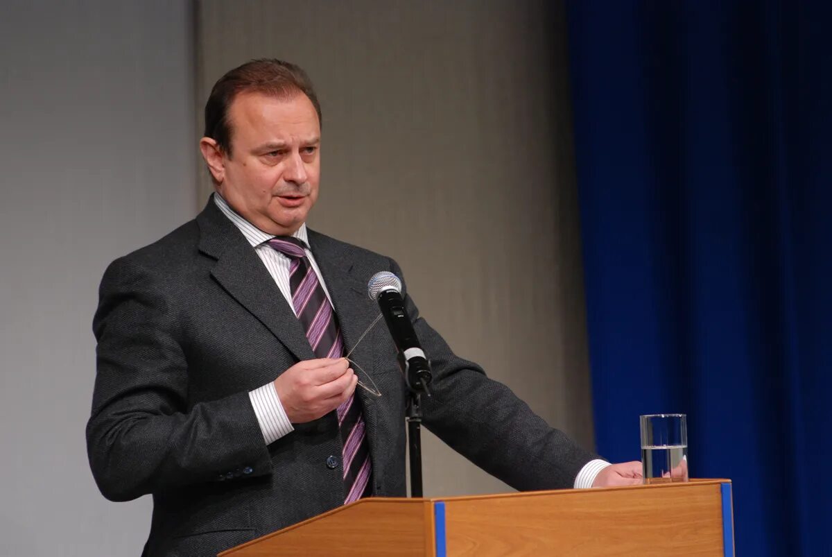 Уткин николай николаевич норильский. Владимир игоревич стржалковский. Стржалковский норильский никель. Николай николаевич уткин норникель старший вице президент. Николай уткин норильский никель.