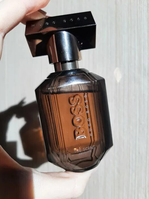 The scent absolute. Парфюмерная вода Hugo Boss the Scent absolute. Духи Hugo Boss the Scent absolute женские. Boss парфюмерная вода the Scent absolute for her. Boss Scent absolute мужской.