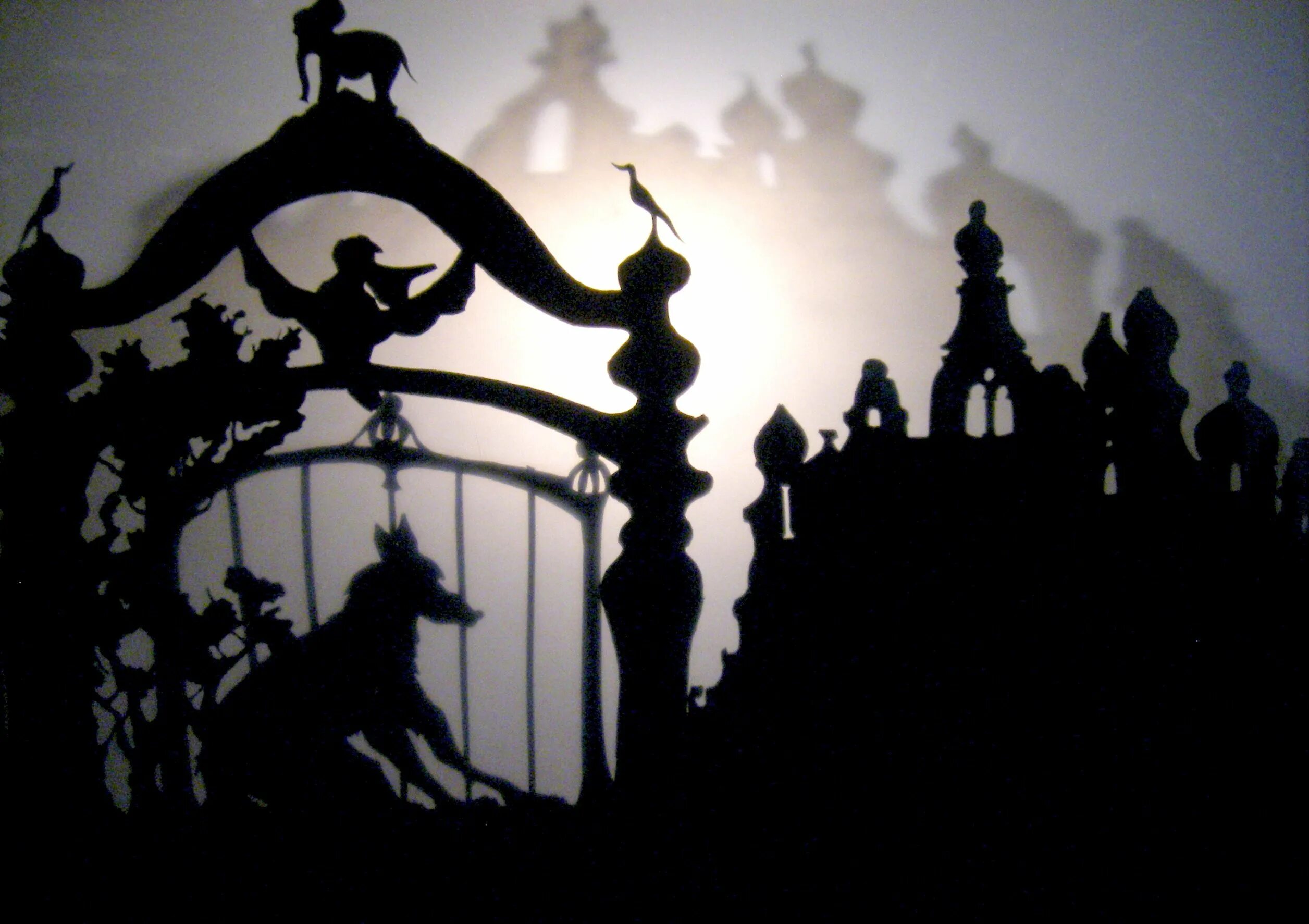 театр темных теней. театр темных теней. испанский театр теней. кукольный театр эстетика. театр темных теней.