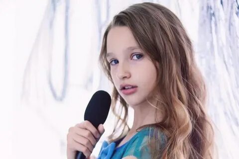 Сколько лет анохиной