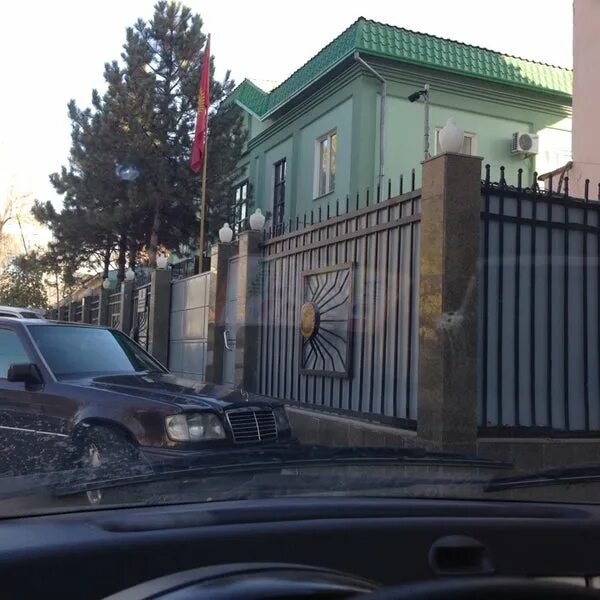 Посольство киргизии в санкт петербурге. Ташкент канада консульство. ташкент посольства кыргызстан. киргизистан посольство в ташкенте. посольство киргизии в москве.