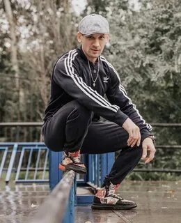 Жалаңаш әйелдер мен көлік суреттері