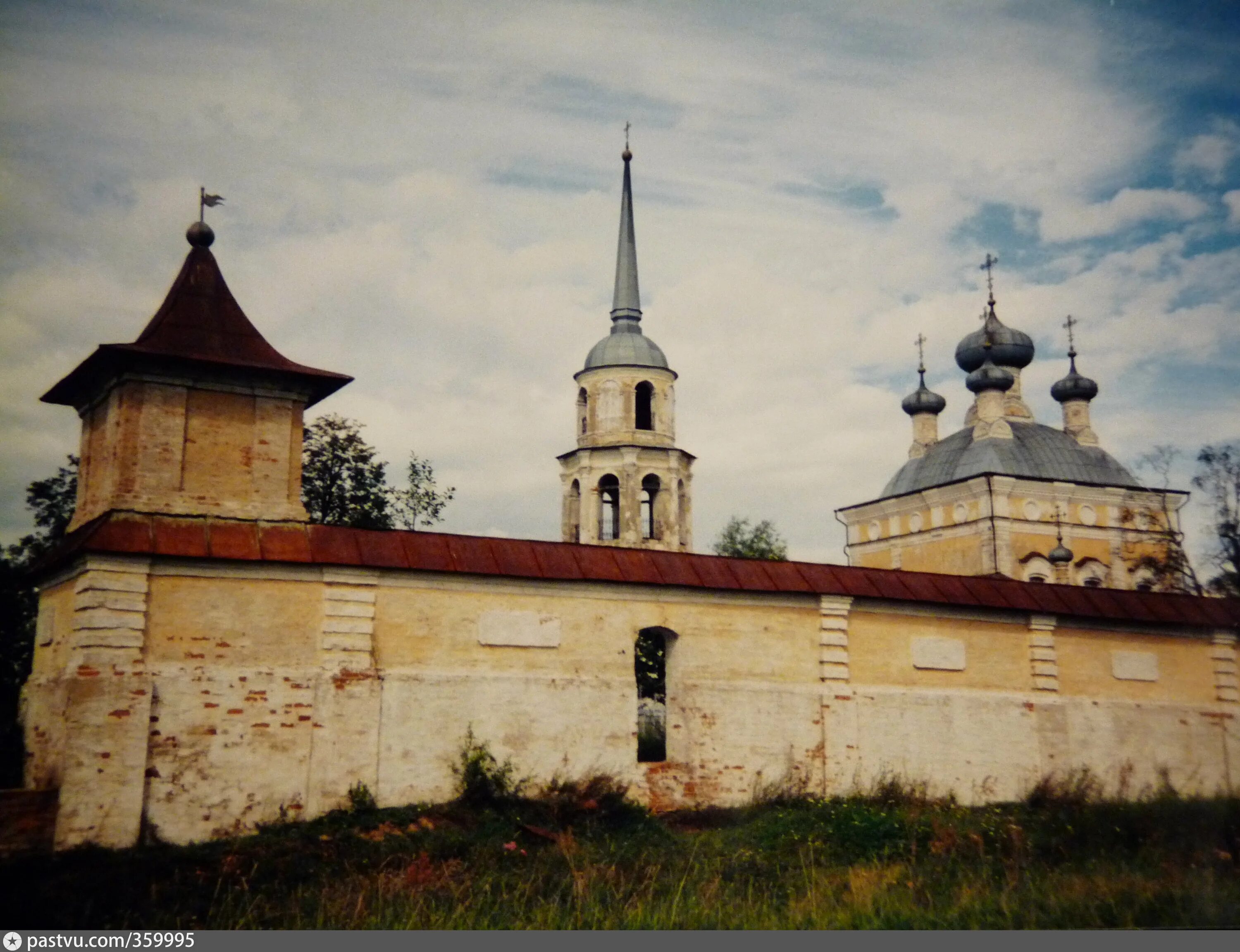 Село зашло. Кравотынь Введенская Церковь. Введенский храм (Кравотынь). Кравотынь Селигер Церковь. Введенская Церковь в поселке Кравотынь.