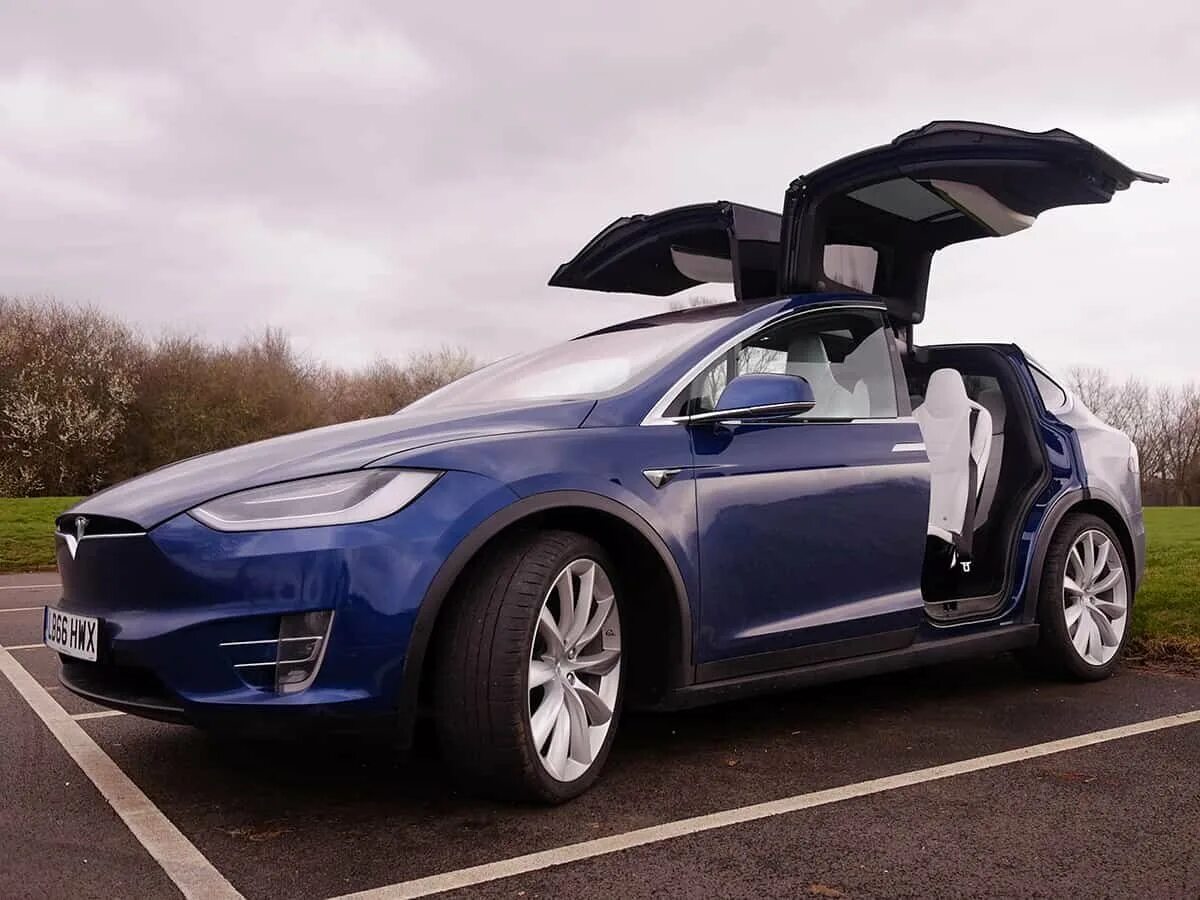 Тесла тести. Электромобиль tesla model x. tesla model x 90d. tesla model x p90d. тесла электромобиль 2025.