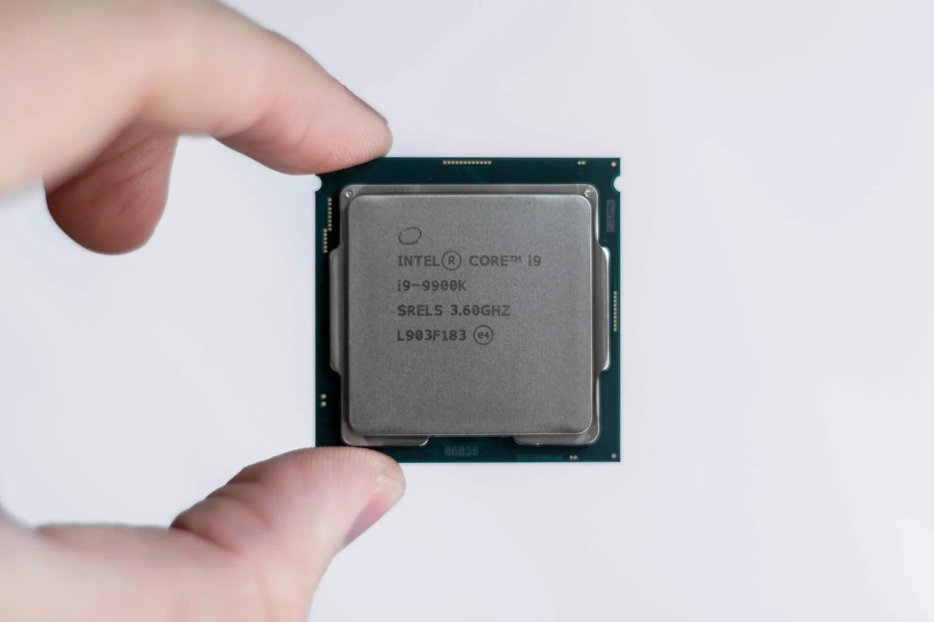 Лучший процессор intel core i9. Core i9 9900k. intel core i9-9900k. intel core i5 9900k. процессор i9 9900k.