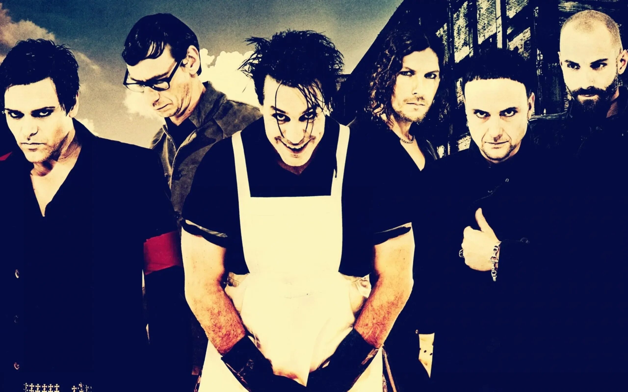 Rammstein версия. Группа рамштайн. рок группа rammstein. состав группы рамштайн. rammstein 2025 фото группы.