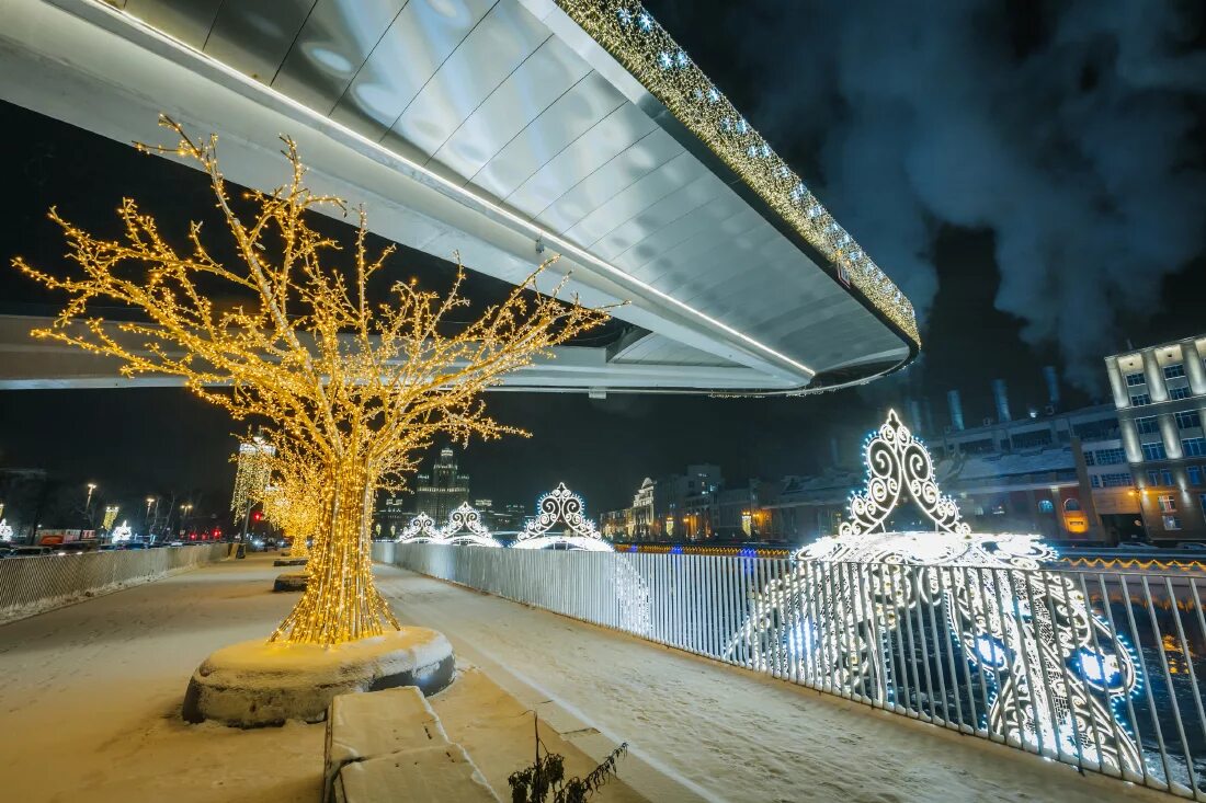 Новогодняя москва 2019. Москва 2019 год фото. Автобус 2018 год фото в москве новогодний. Москва 2019. Новогодняя москва сити фото 2018.