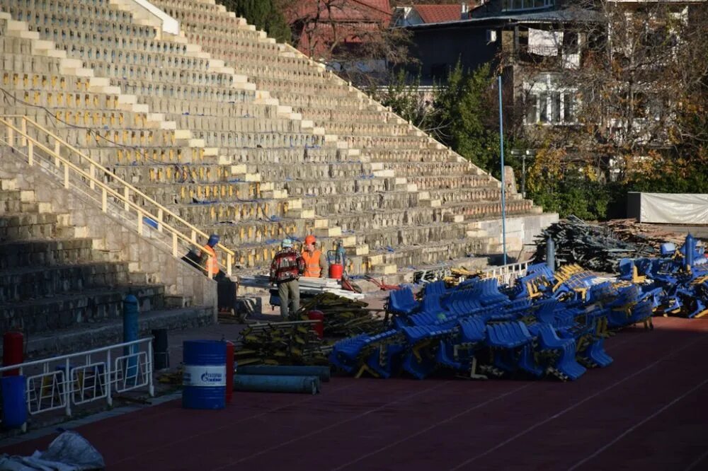 Стадион Авангард Ялта реконструкция. Реконструкция стадион Аванград Ялта. Стадион Авангард Ялта до реконструкции. Стадион авангард ялта