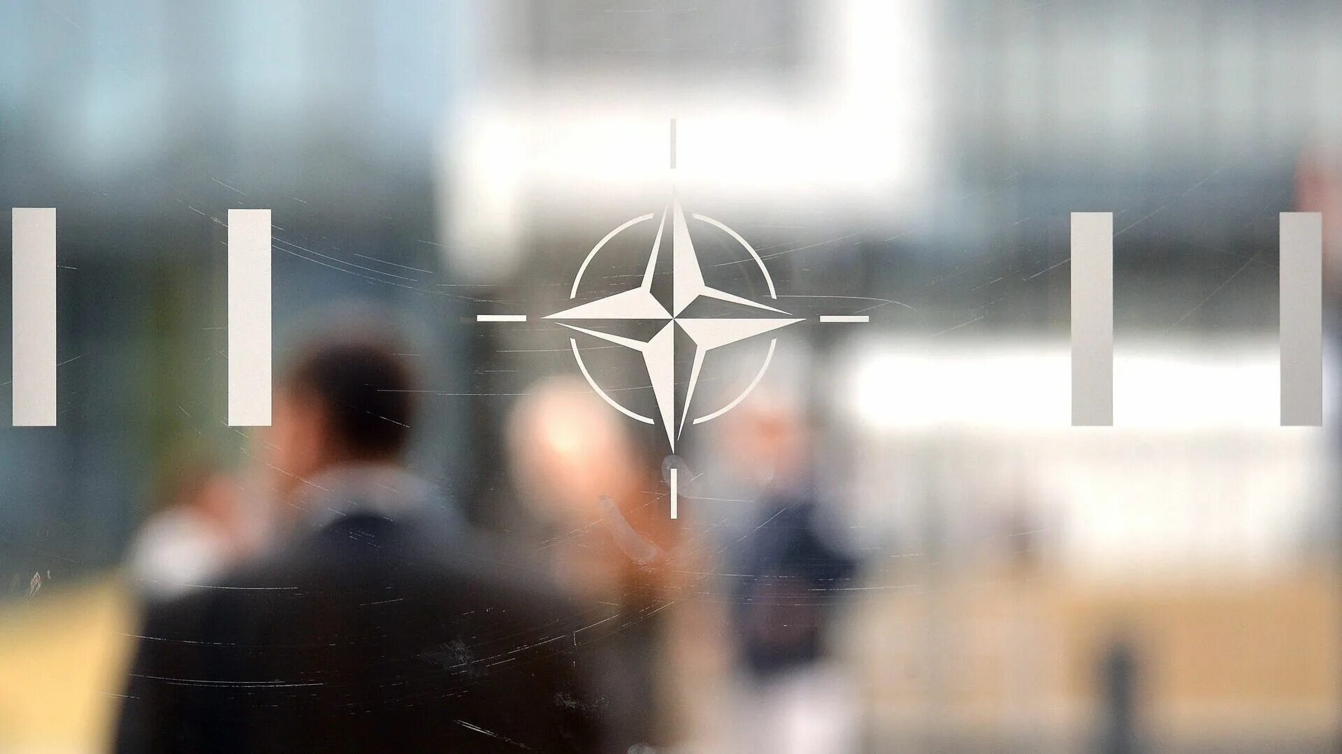 Нато в париже. Будущее НАТО. Эмблема НАТО В Брюсселе. НАТО обои. НАТО будущего.
