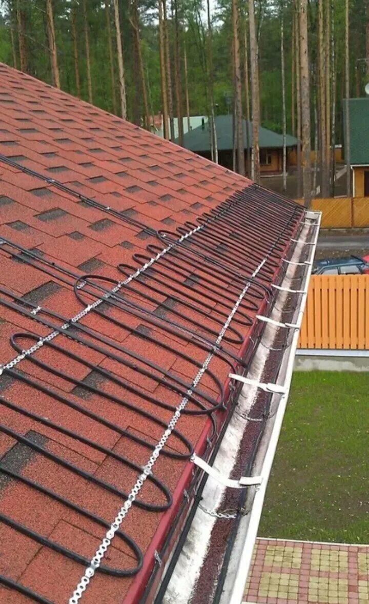 Система обогрева кровли. Саморегулирующийся греющий кабель монтаж. Система обогрева кровли. Кабель обогревающий саморегулирующийся для водостоков. Саморегулирующийся греющий кабель devi.