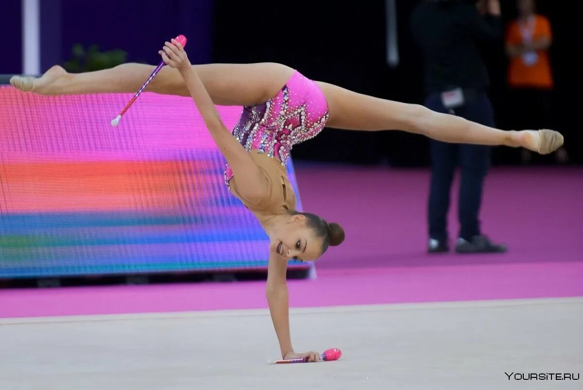 Видео красивых гимнасток. Художественная гимнастика Солдатова и Аверина.