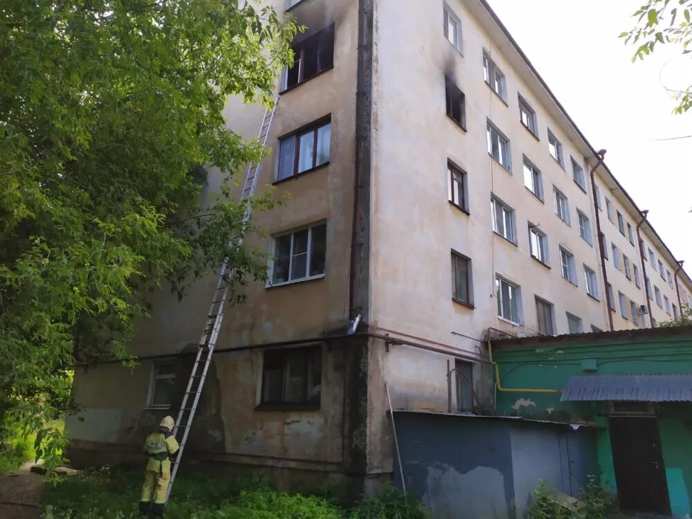 Пожар в вологде сегодня на советском проспекте. Советский проспект 131 корпус 2 вологда. советский проспект 131 корпус 2. пожар вологда льнокомбинат. общежитие в вологодской области.