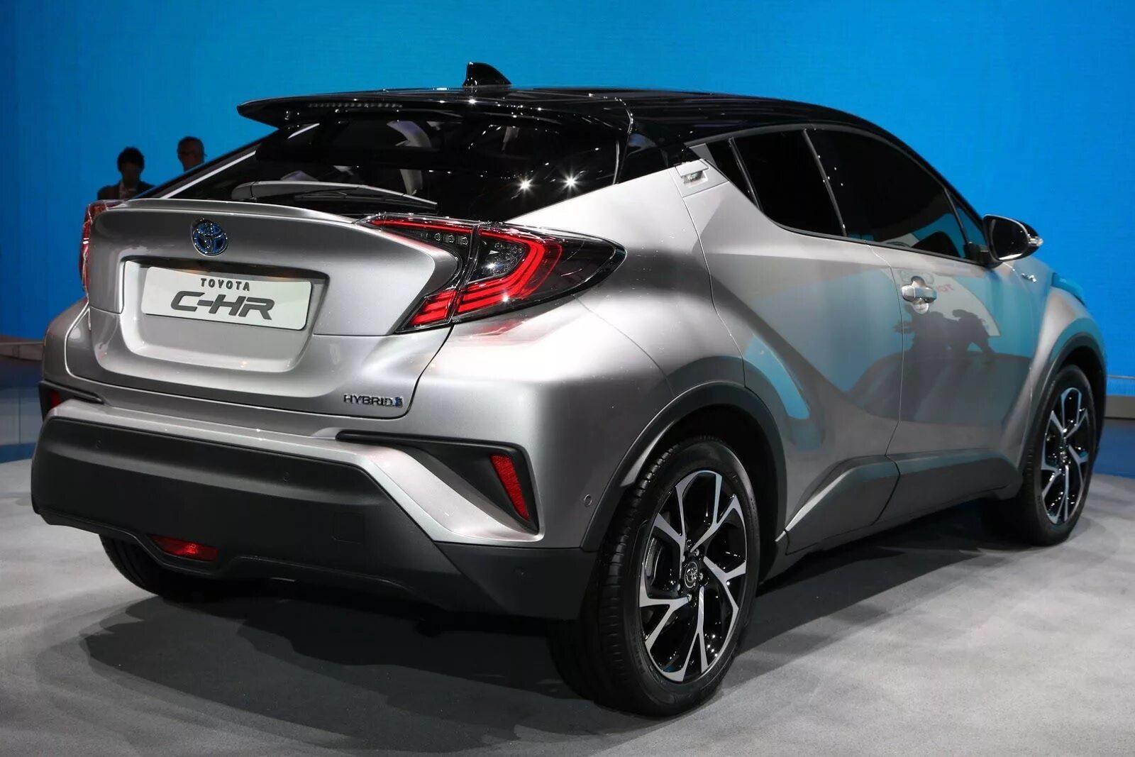 Toyota chr 2018. Тойота c-hr 2017. Toyota chr 2019 голубая. Хонда ch r. Тойота chr 2018.