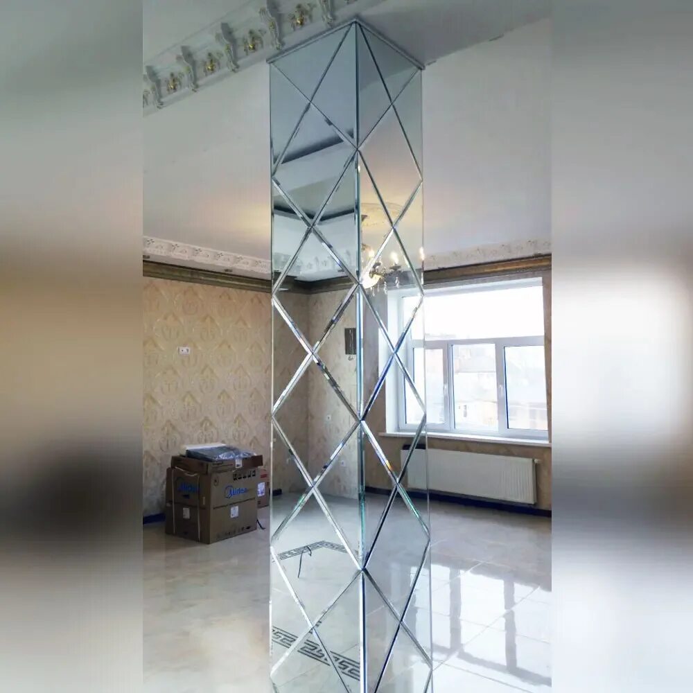 Стеклянные колонны. Панель в угол с зеркалом. Зеркальная плитка. Зеркало на колонне. Зеркальная стена в ванной.