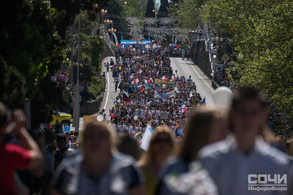 75 тысяч человек. Народ на митинге. Демографическое перенаселение. Протесты в молдове 2022. 10 тысяч человек.