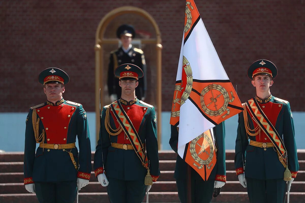 154 Отдельный Комендантский Преображенский полк Кремль. Почётный караул 154 ОКПП. Преображенский полк Почетный караул. 154 Отдельный Комендантский Преображенский полк Знамя
