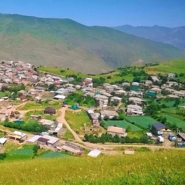 Скинь село. Докузпаринский район село Каладжух. Горы Докузпаринского района. Село Микрах Дагестан. Каладжух горы.