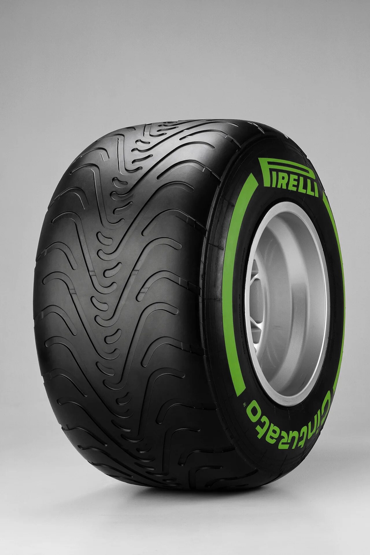 Колеса пирелли купить. Pirelli f1. Pirelli f1 Tyres. Резина f1 Pirelli. Колесо ф1 Пирелли.