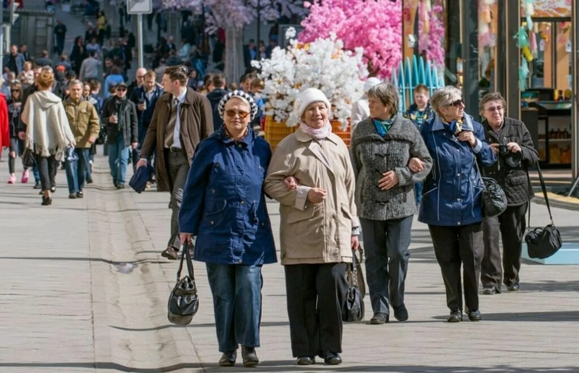 Пенсионеры. Пенсионеры РФ. Российские пенсионеры. Фото пенсионеров России.