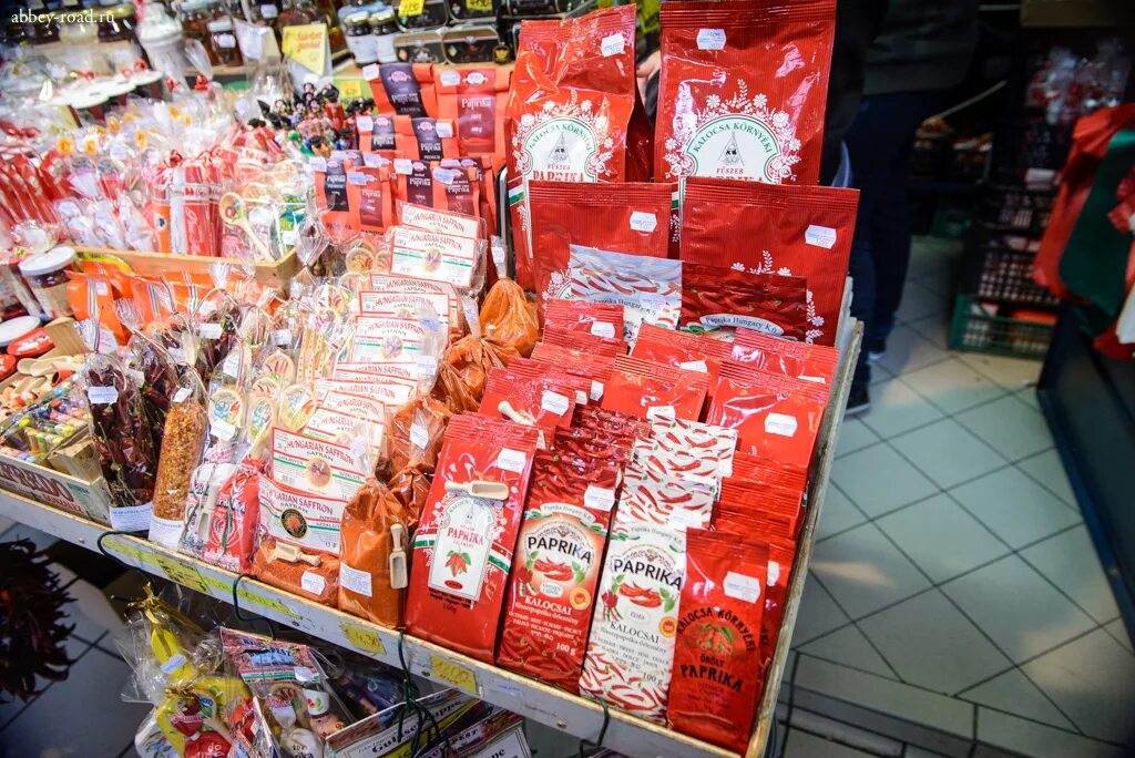 Марципан магазин. Немецкие подарки. Супермаркеты будапешта. Магазин венгрия. Парфюмерные магазины в будапеште 1944 год.