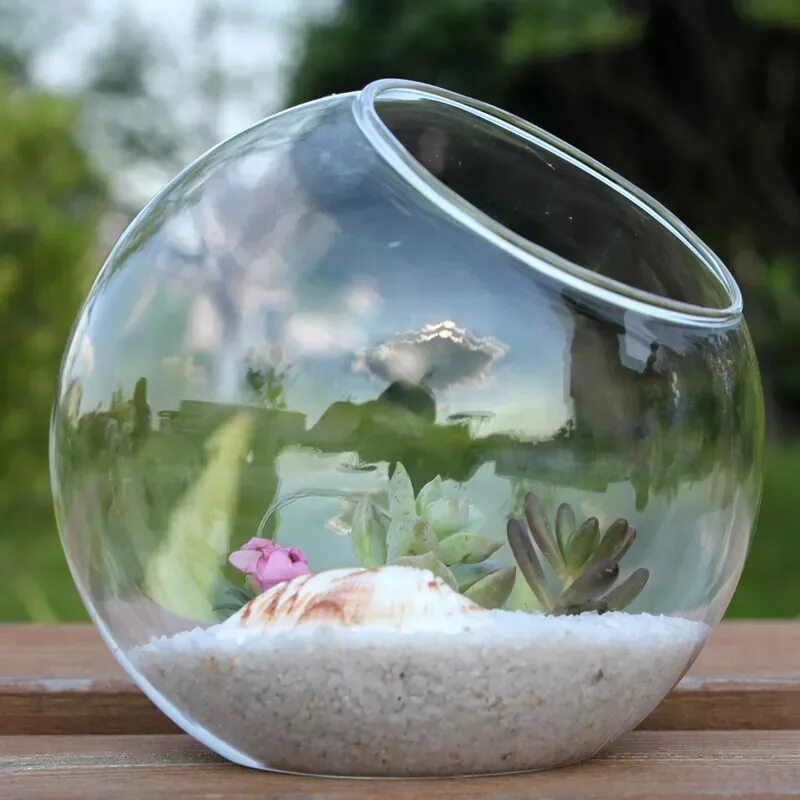 К первой чаше подвесим стеклянный шар. Круглый аквариум. Ваза круглая стеклянная. Круглый аквариум в интерьере. Круглый аквариум с рыбками.