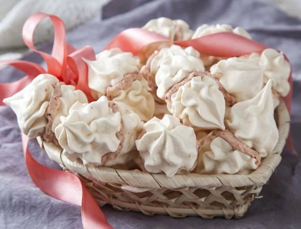 Меренги сколько выпекать и при какой. Безе, меренга — meringue. пирожное воздушное безе меренга. безе воздушное &quot;меренги classic&quot;. пирожные из безе ссср.