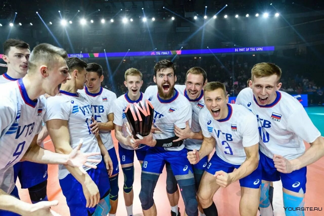 Волейбольная экипировка. Динамо казань волейбол. Московское динамо волейбол мужчины. Игроки волейбольной команды. Элвари сахалин волейбол.