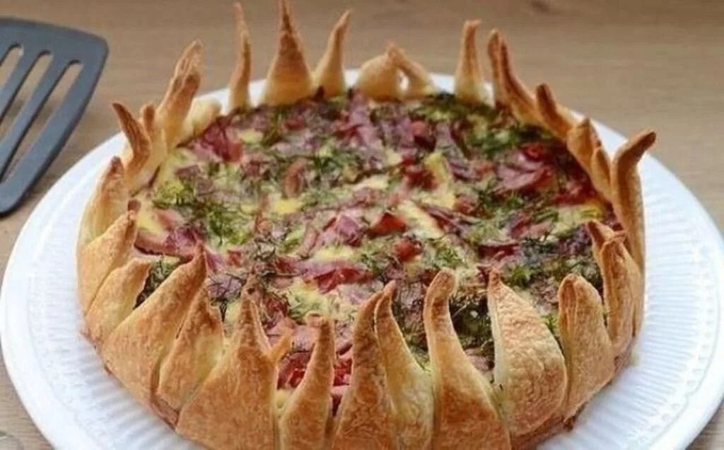 Пирог картошка с колбасой. Необычные пироги. красивый пирог. оригинальный пирог. красивый мясной пирог.