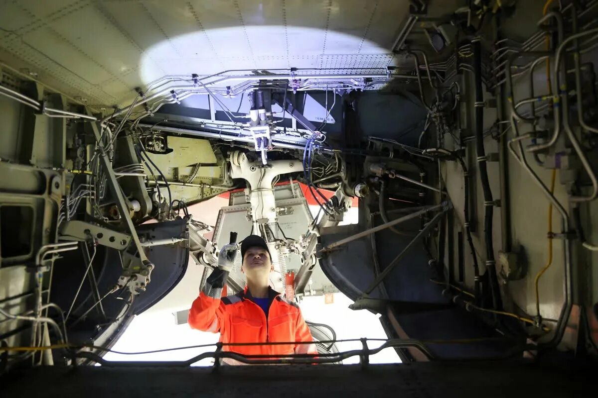 бортинженер ми-8. профессия авиационный инженер. пилоты мчс ил 76. военный космос. оператор беспилотных летательных аппаратов.