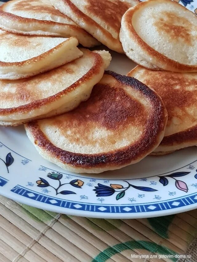 Масло сливочное оладушки. Оладьи. Оладьи на молоке без дрожжей. Оладьи домашние простой рецепт. Воздушные оладушки.