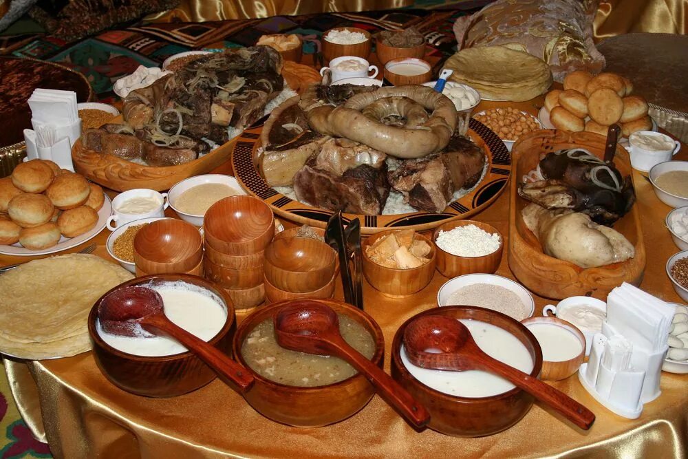 Какие блюда на наурыз. Национальные казаскиеблюда. Национальное блюдо казахов. Блюда казахской кухни. Казахская кухня национальные блюда.