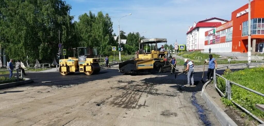 Трк трехгорный. Укладка асфальта на перекрестках. дорожный полигон. островского 50 трехгорный. качканар на улице энтузиастов укладывают асфальт.