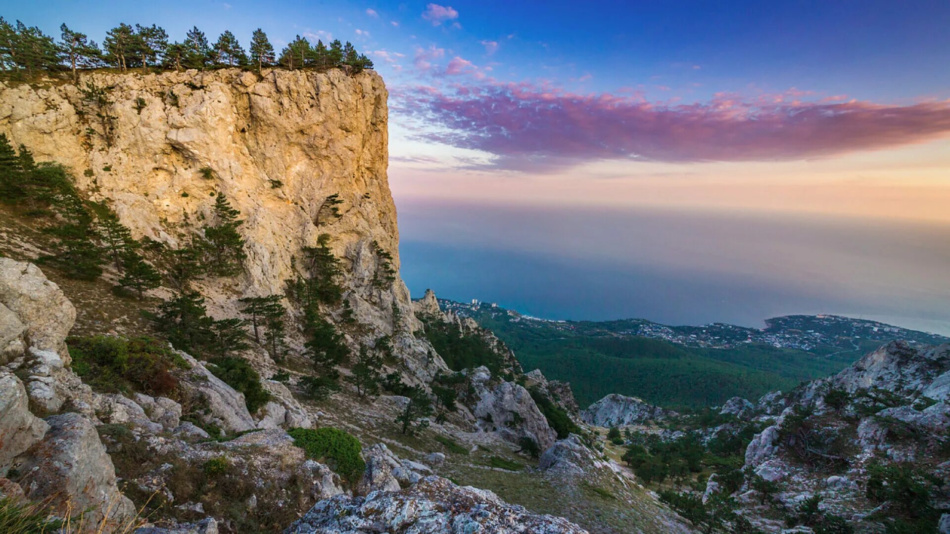Балалы кая крым. Крымские заповедники ай-петри. Крыму горы какие находятся. Крымские горы гряды. Гора сокол новый свет.