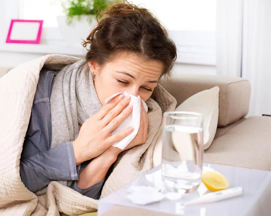 При гриппе бывает. Простуда. Простудные заболевания. ОРВИ. Человек болеет гриппом.