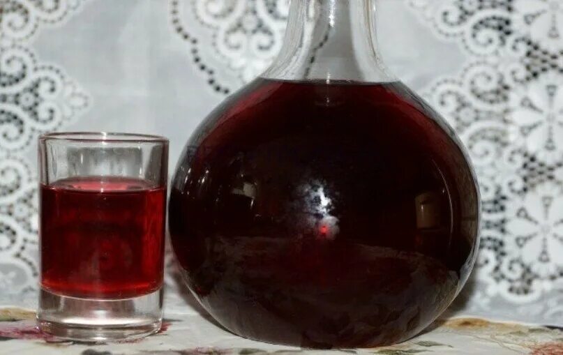 Ликер из вишневых листьев